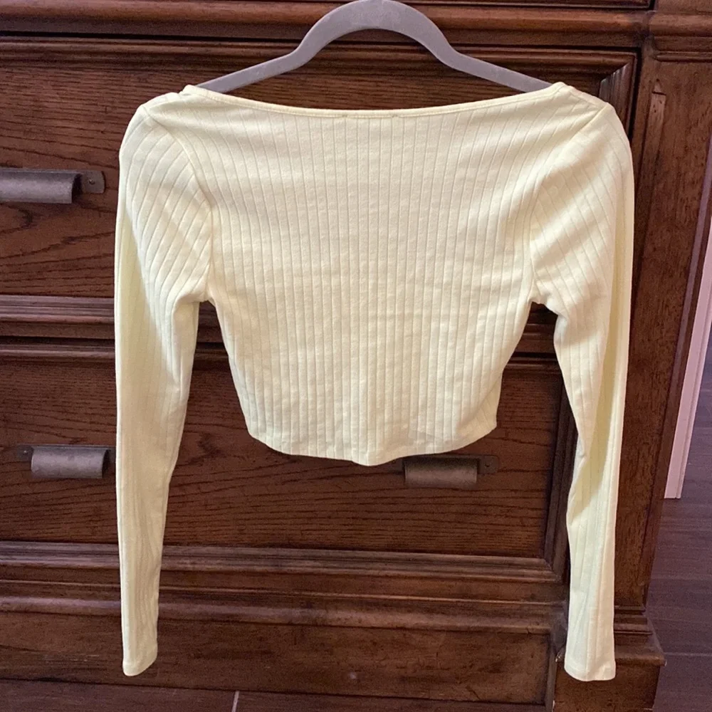 Forever 21 neon green long sleeve crop top - Picture 2 of 3